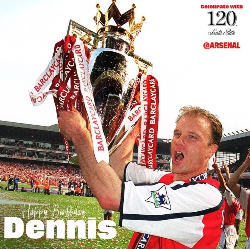 包含足球粉丝疯狂为偶像庆生–球星生日庆祝引人关注的词条 包含足球粉丝疯狂为偶像庆生–球星生日庆祝引人关注的词条