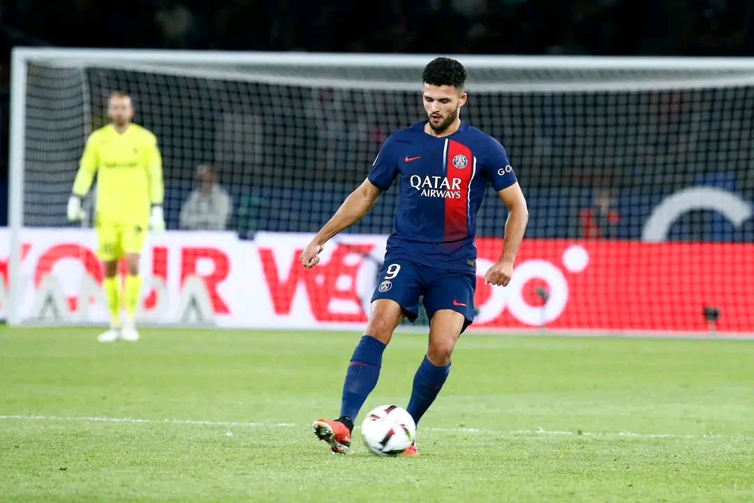 开云体育平台APP-关于法甲联赛竞争白热化,领头羊紧咬追击的信息