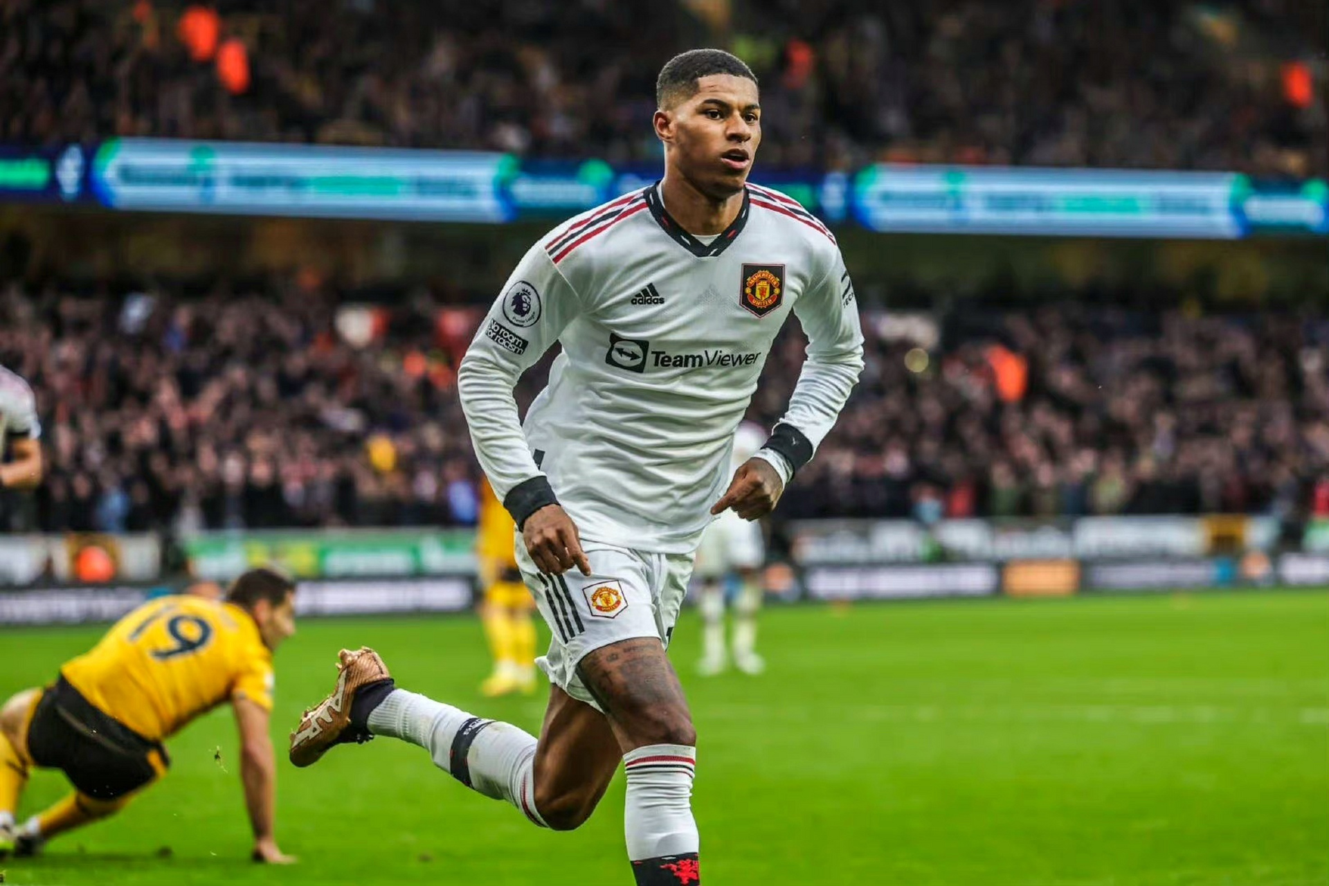 包含华特福德客场失利，降级压力增大的词条