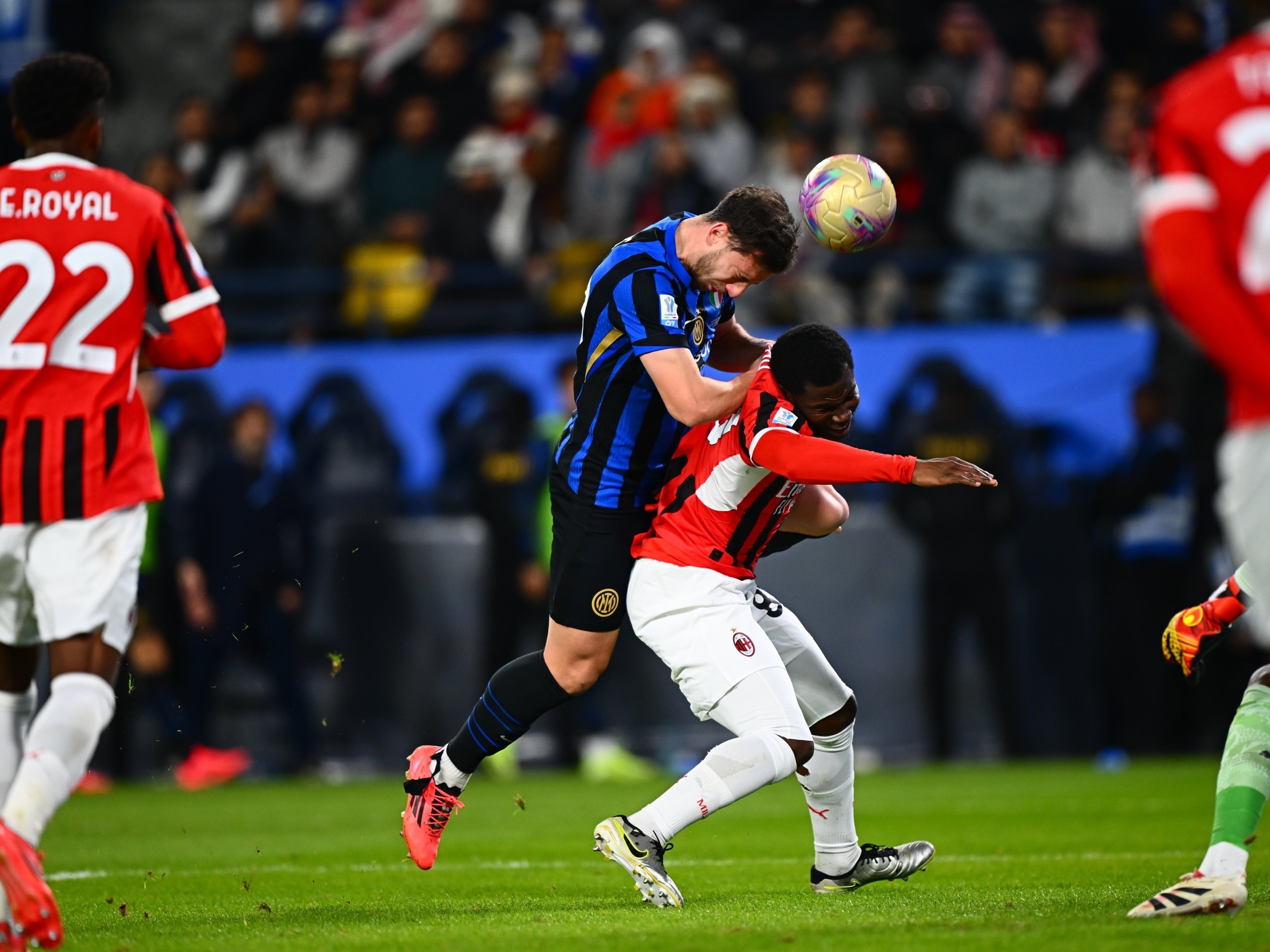 包含尤文图斯逆袭击败AC米兰,继续追赶的词条 包含尤文图斯逆袭击败AC米兰,继续追赶的词条