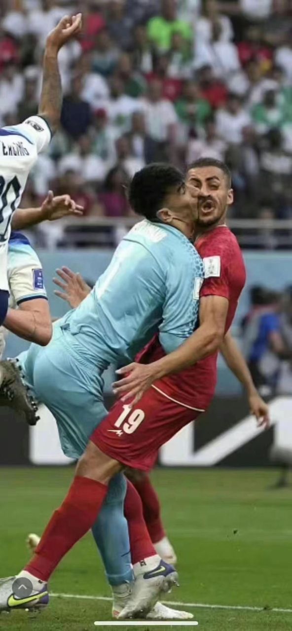 开云体育官方网站-足球场上出现了激烈的比拼和对抗