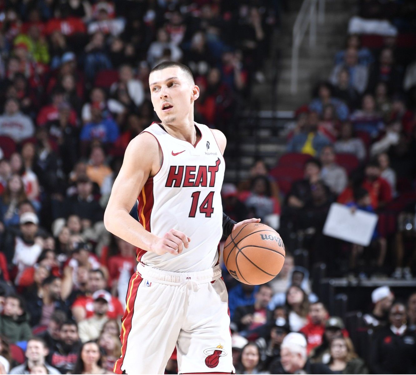 公牛队负于老鹰队,客场遭遇五连败 公牛队负于老鹰队,客场遭遇五连败