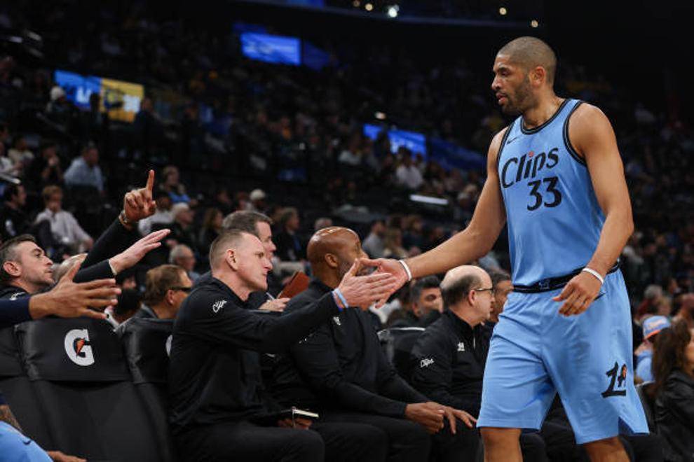 开云平台-包含快船队老将表现出色，球队依旧有竞争力的词条