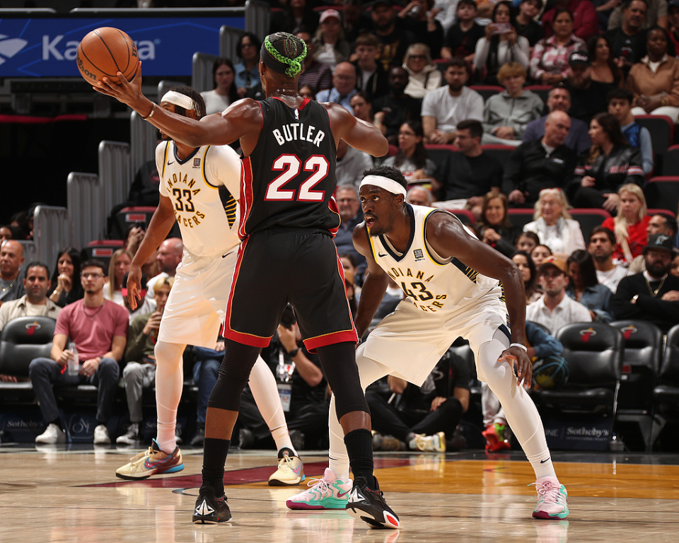 开云平台-步行者客场大胜热火，系列赛再次领先的简单介绍