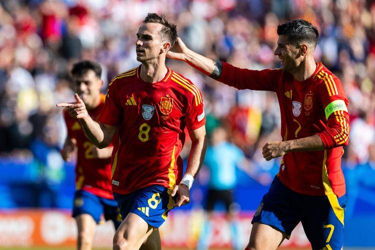 开云APP-跨国对决欧国联比赛集结顶尖球队