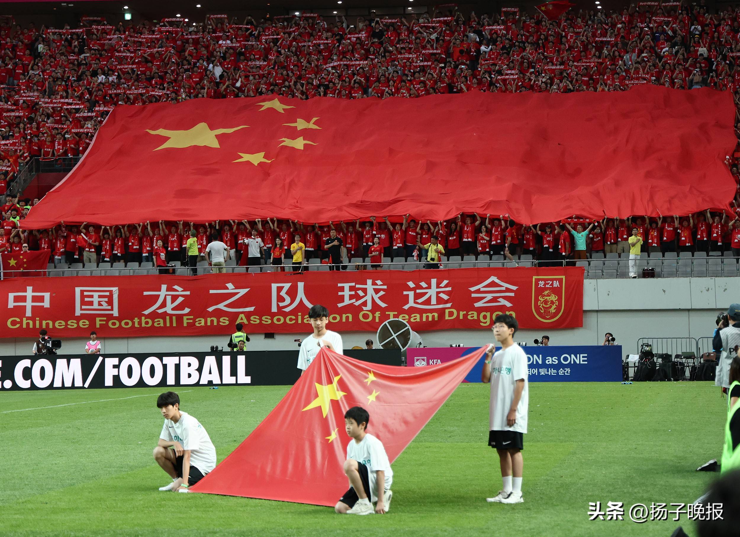 开云体育在线-包含球队备战全力迎战，赛场战术氛围精彩纷呈的词条