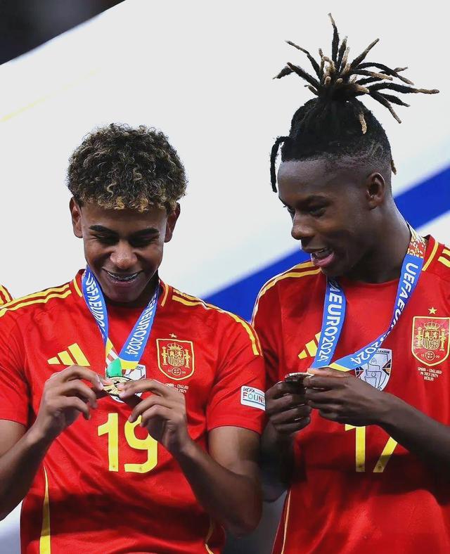 开云平台-足坛强队盛宴，谁能脱颖而出?的简单介绍