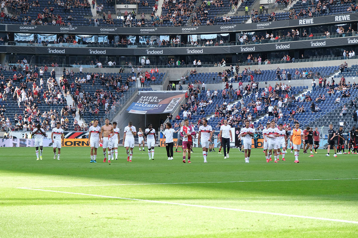 拜仁慕尼黑大比分胜利赢得球迷喝彩