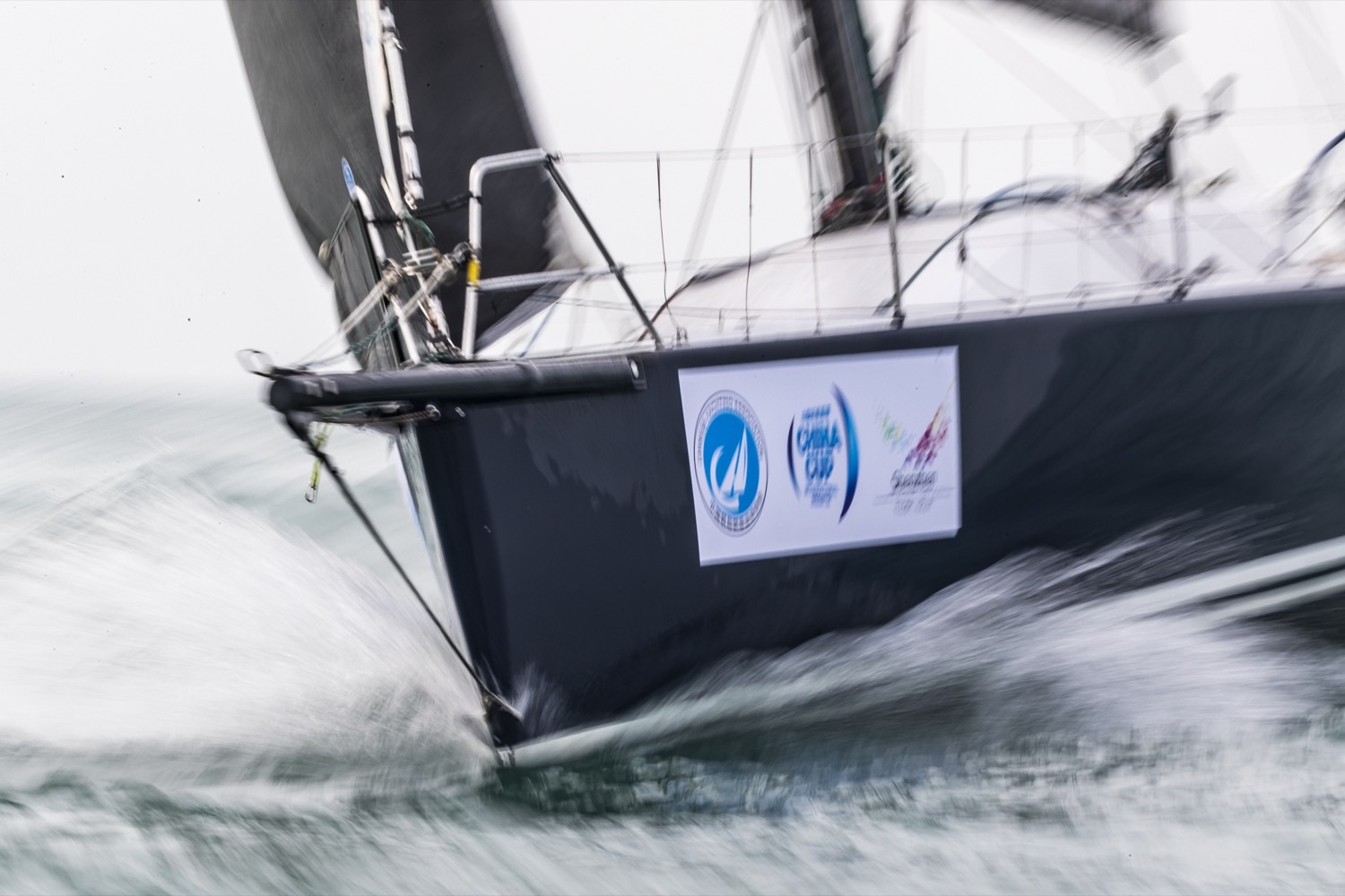 开云体育在线-关于英国帆船队冲刺成功，勇夺头名的信息