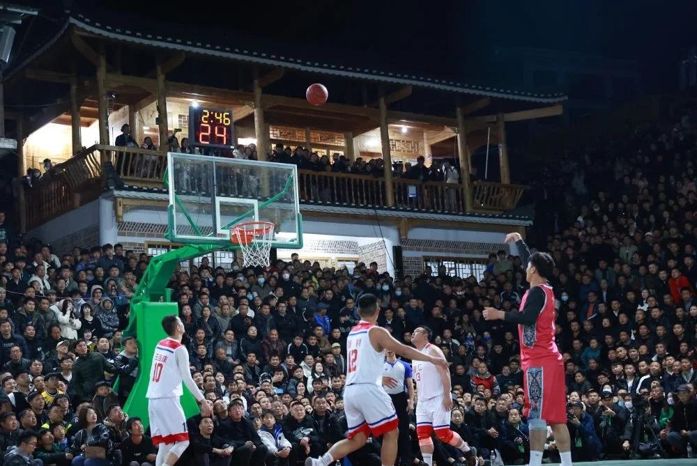 开云体育在线-精彩比赛深深吸引眼球，观众热情高涨