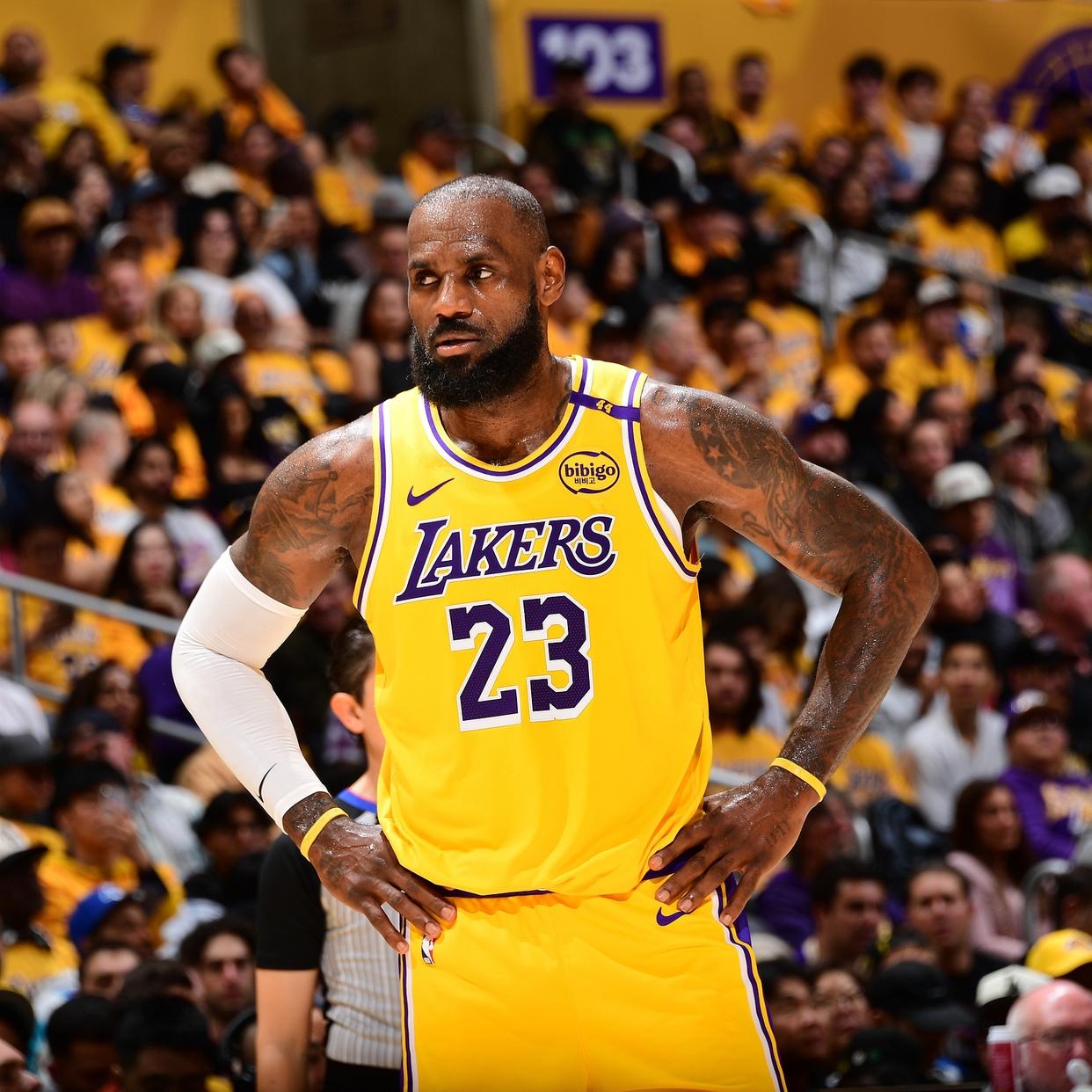 开云平台-包含詹姆斯遭遇湖人绝杀，美洲杯局势紧张的词条