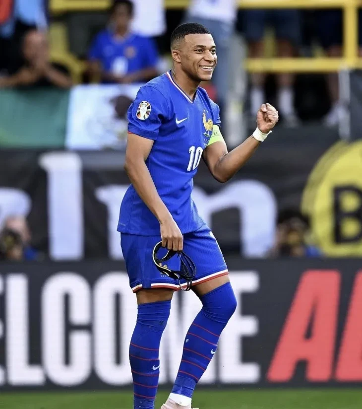 关于法国队在世界杯中爆冷AC米兰,关键一战的信息 关于法国队在世界杯中爆冷AC米兰,关键一战的信息