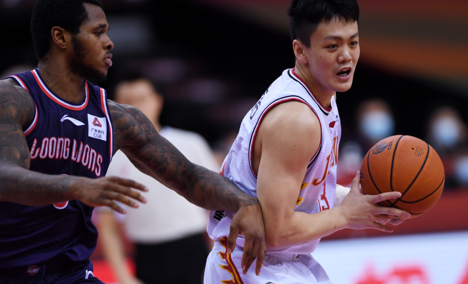 北控队面临艰难考验,拼搏追求胜利 北控队面临艰难考验,拼搏追求胜利