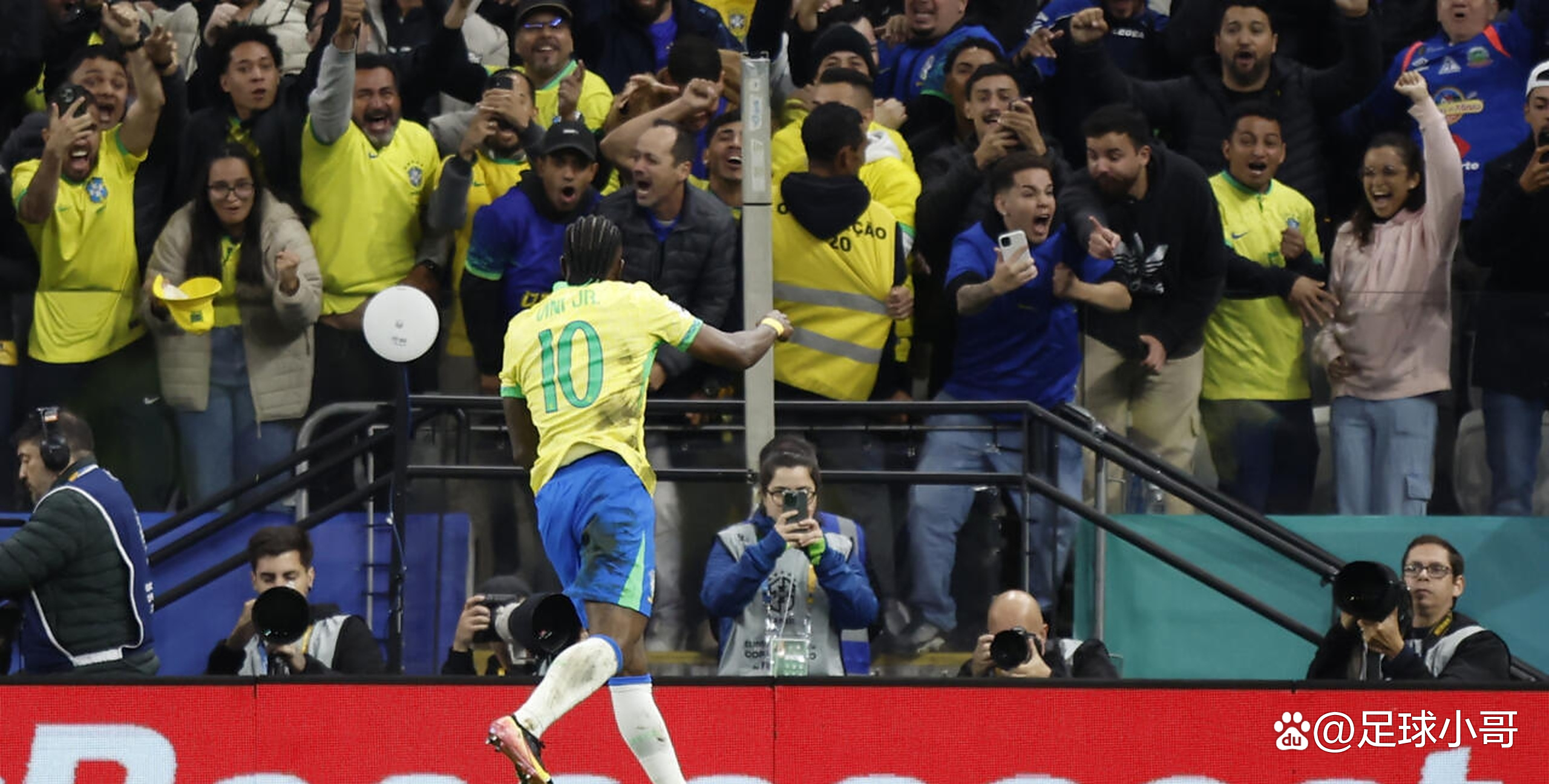 开云下载-厄瓜多尔队在国际足球赛事中豪取胜利