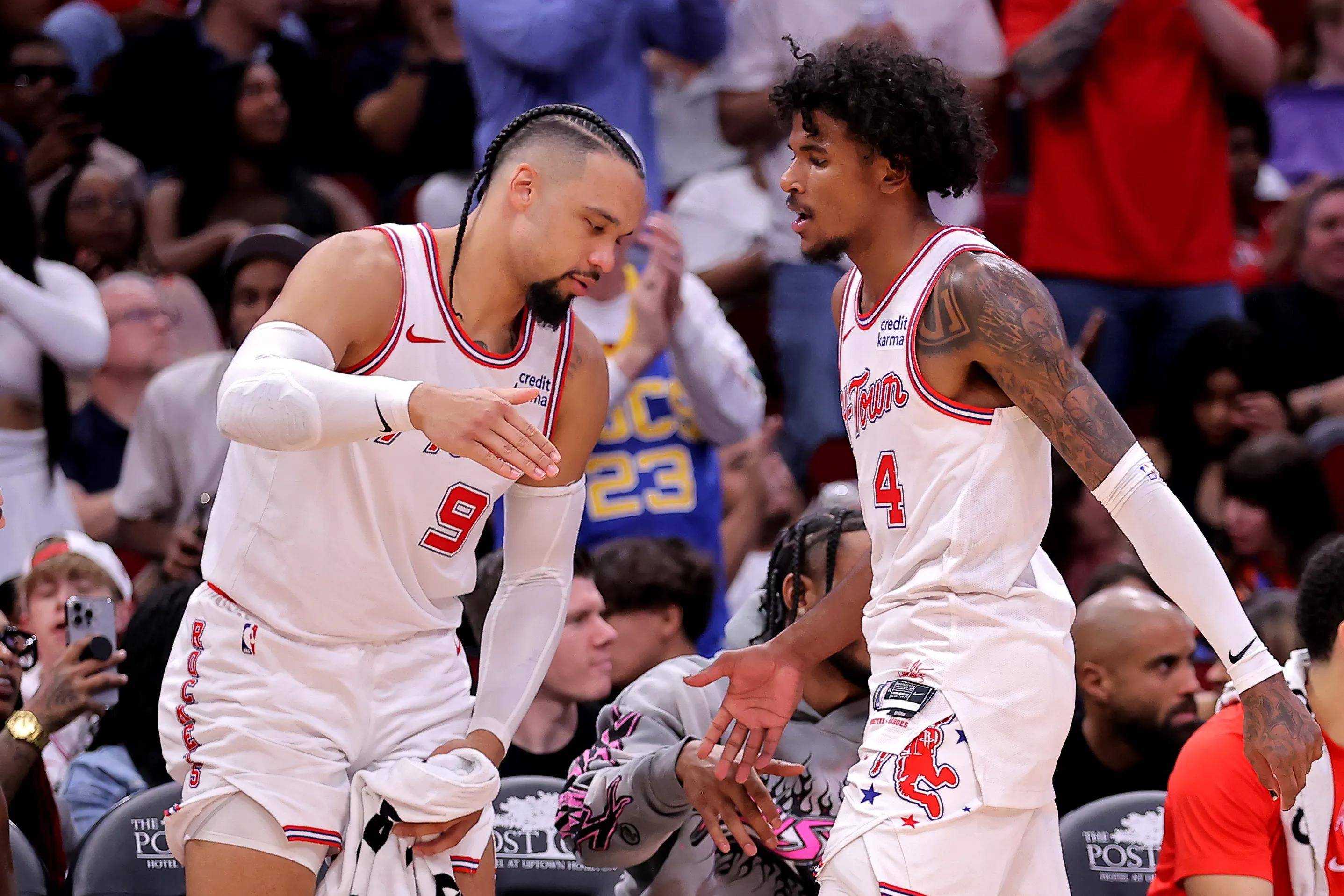 火箭客场战胜鹈鹕,止连败 火箭客场战胜鹈鹕,止连败