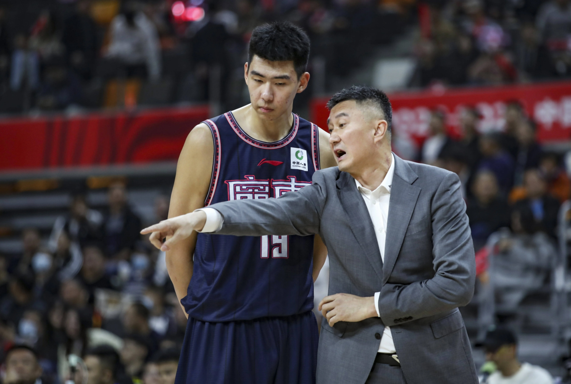 巴西男篮碾压塞尔维亚男篮，西蒙斯统治全场的简单介绍