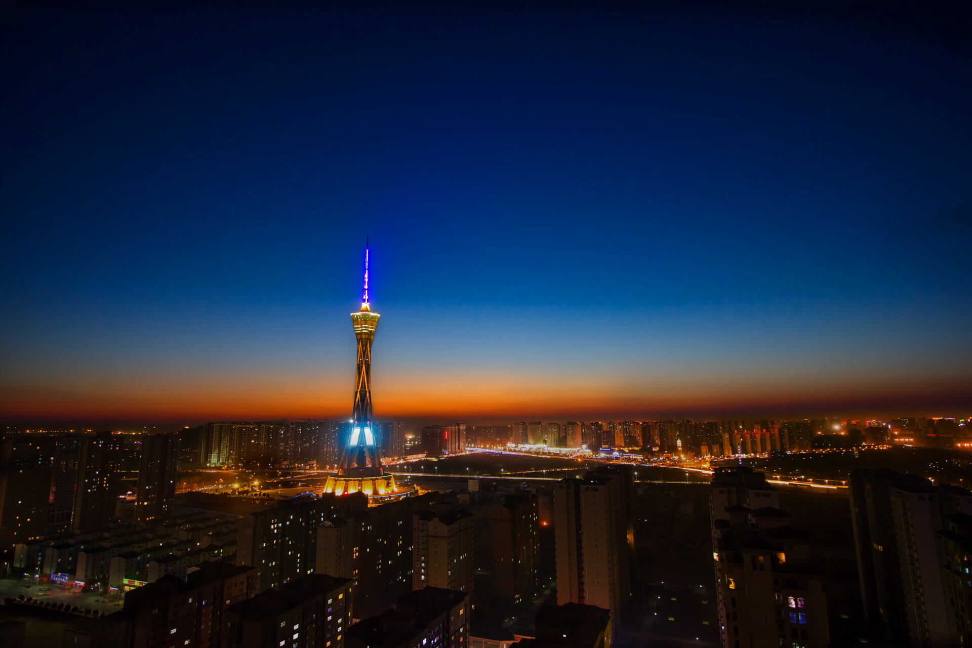 尼克斯全面压制雄鹿,爱德华兹挺身而出成关键先生